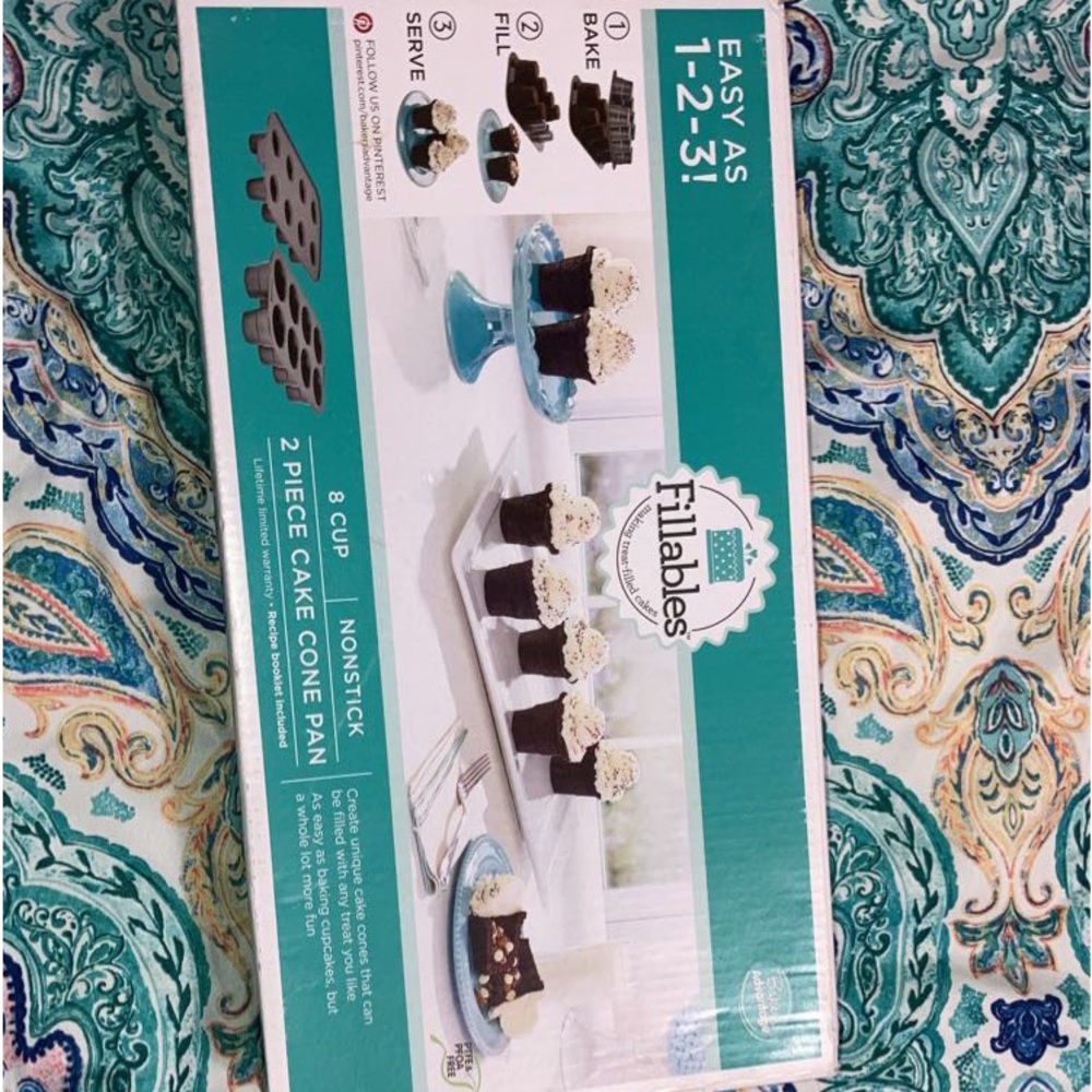 Fillable cupcake pan